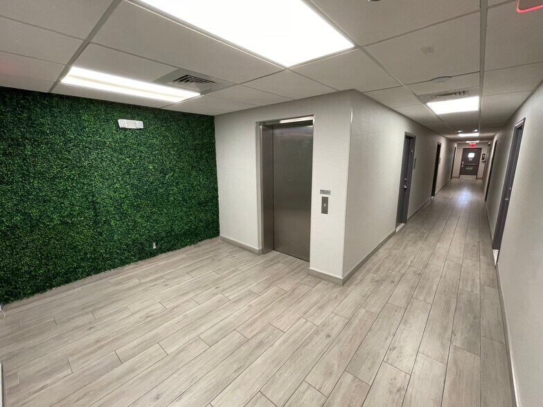 More Photos Of 501 Golden Isles Dr, Hallandale Beach Office For Lease