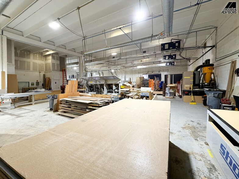More Photos Of 5220-5296 NW 163rd St, Miami Lakes Warehouse For Lease