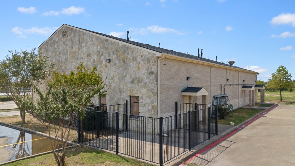 More Photos Of 3605 Interstate 30, Mesquite Medical For Lease