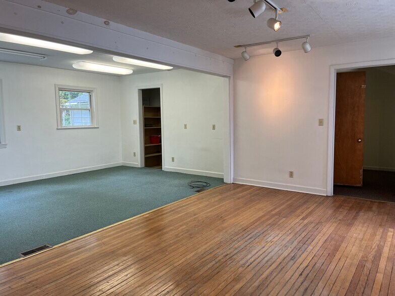 More Photos Of 6942 State Route 44, Ravenna Medical For Sale