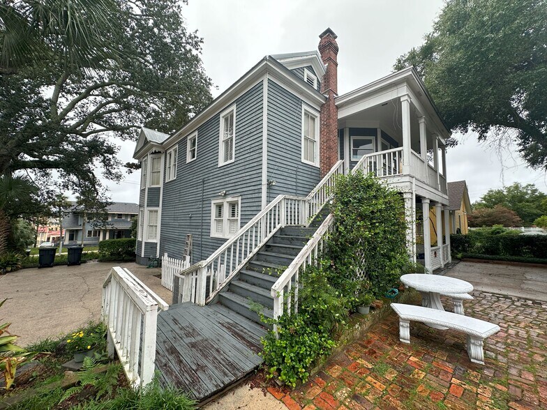 More Photos Of 16 W La Rua St, Pensacola Loft Creative Space For Sale