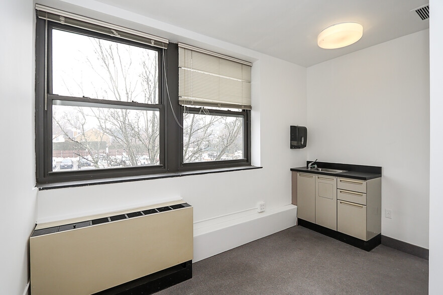 More Photos Of 520 Franklin Ave, Garden City Medical For Sale