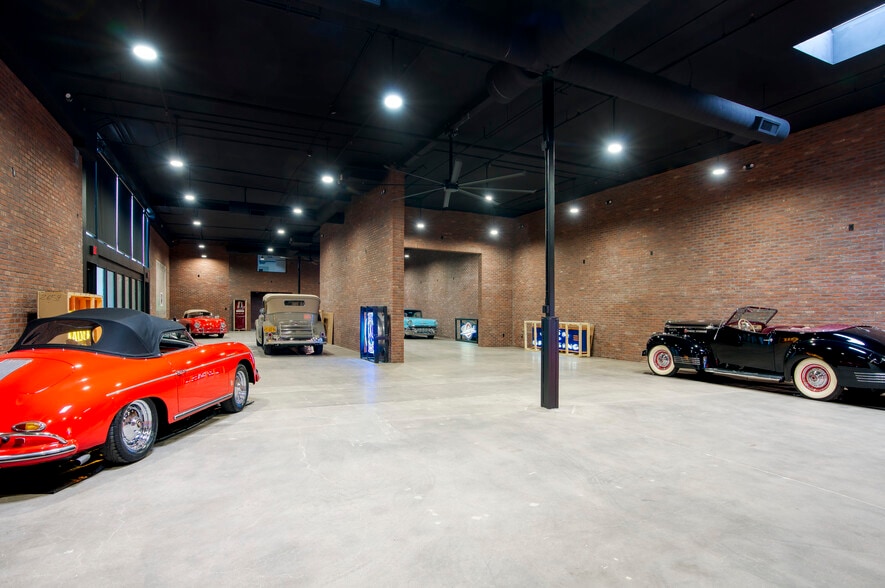 More Photos Of 7740 E Evans Rd, Scottsdale Showroom For Sale