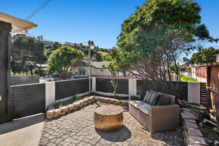 More Photos Of 2201 Avon St, Los Angeles Multifamily For Sale