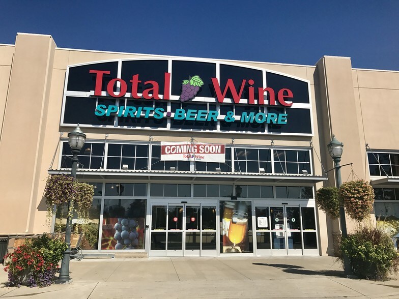 More Photos Of 4302-4330 Summit Plaza Dr, Louisville Unknown For Lease