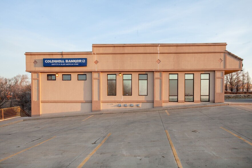 More Photos Of 2311 Wakarusa Dr, Lawrence Freestanding For Lease
