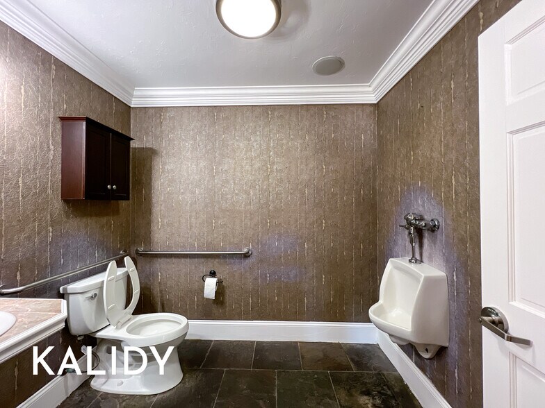 More Photos Of 14909 N Kelly Ave, Edmond Loft Creative Space For Sale