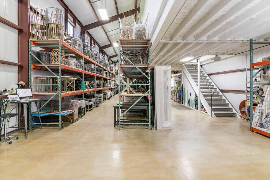 More Photos Of 5203 Beacon Dr, Austin Flex For Lease