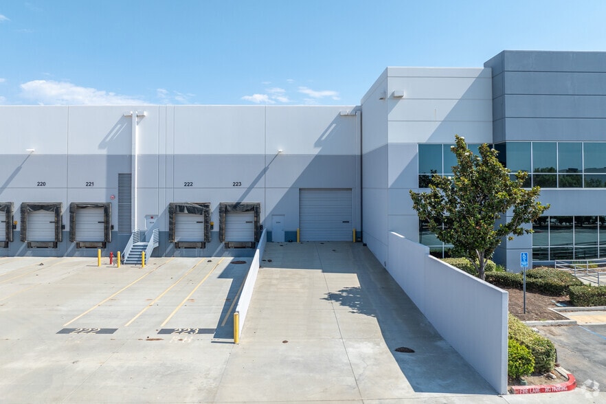 More Photos Of 11650 Venture Dr, Jurupa Valley Distribution For Lease