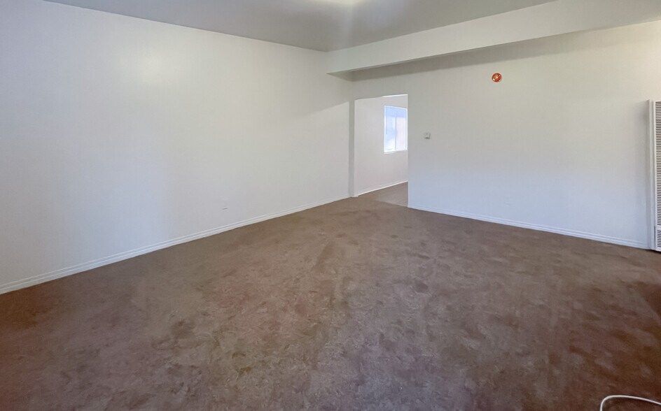 More Photos Of 44817 Redwood Ave, Lancaster Multifamily For Sale