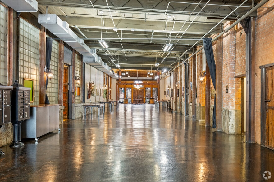 More Photos Of 610 Elm St, McKinney Loft Creative Space For Lease