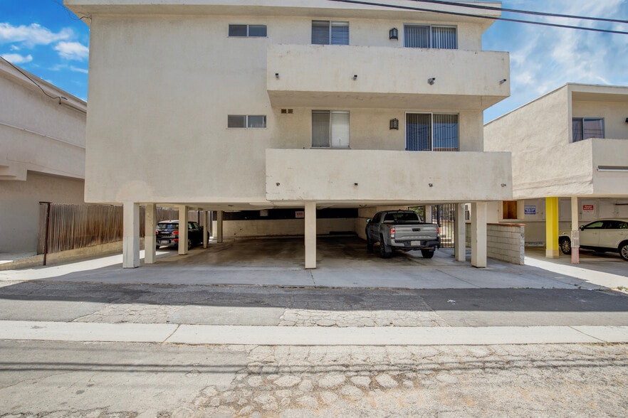 More Photos Of 11733 Mayfield Ave, Los Angeles Apartments For Sale