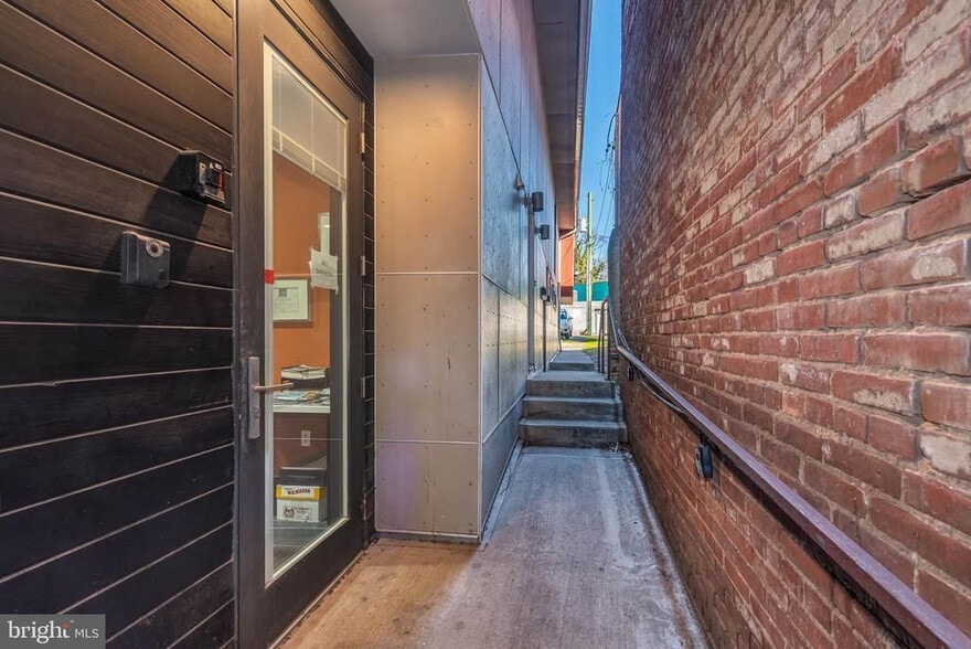 More Photos Of 338 E 25th St, Baltimore Office For Sale