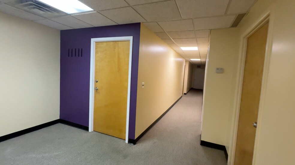 More Photos Of 140 S Long Beach Ave, Freeport Office For Sale