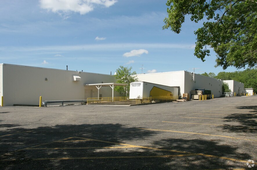More Photos Of 2020 Grand River Ave, Okemos Freestanding For Lease