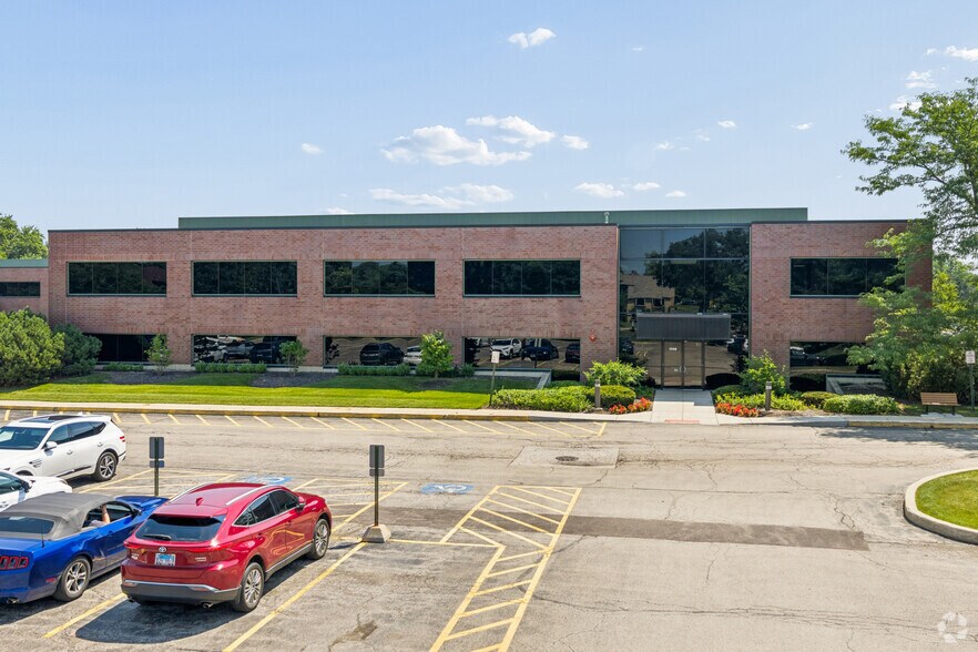 More Photos Of 1749 S Naperville Rd, Wheaton Office For Lease