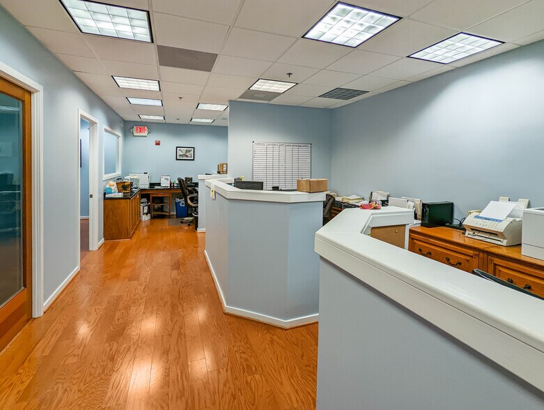 More Photos Of 19420 Golf Vista Plz, Leesburg Medical For Sale