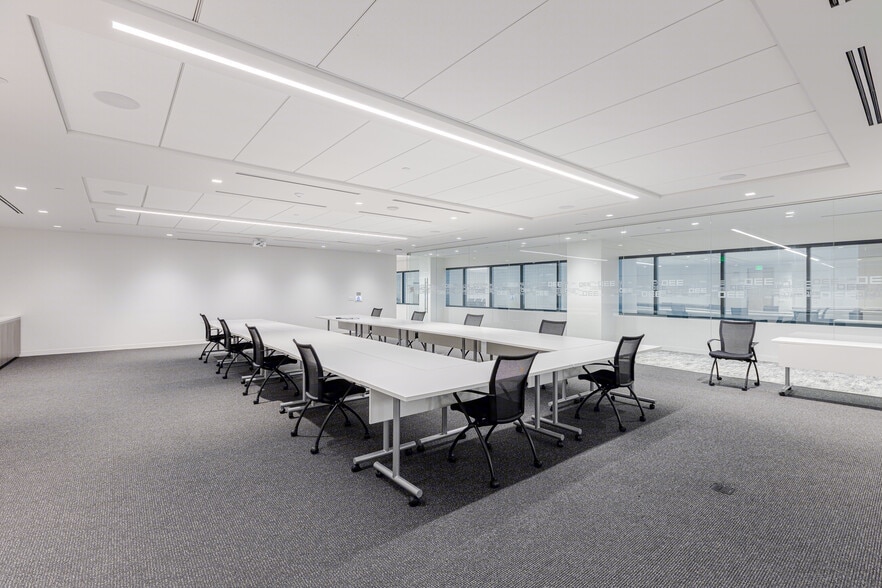 More Photos Of 330 N Brand Blvd, Glendale Office For Lease