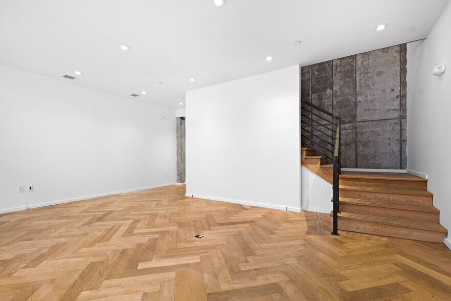 More Photos Of 2108 Walnut St, Philadelphia Storefront Retail Residential For Sale