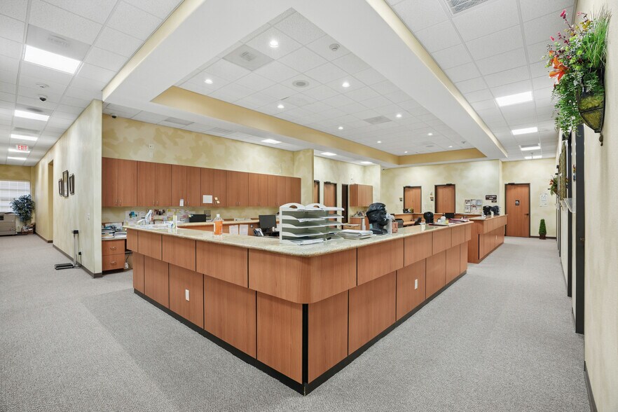 More Photos Of 11706 Fallbrook Dr, Houston Medical For Lease