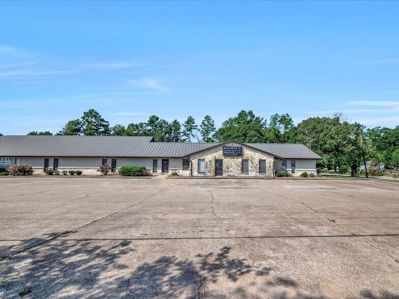 Primary Photo Of 1702 E Denman Ave, Lufkin Medical For Lease