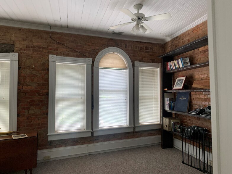 More Photos Of 16 N Trade St, Tryon Office For Sale