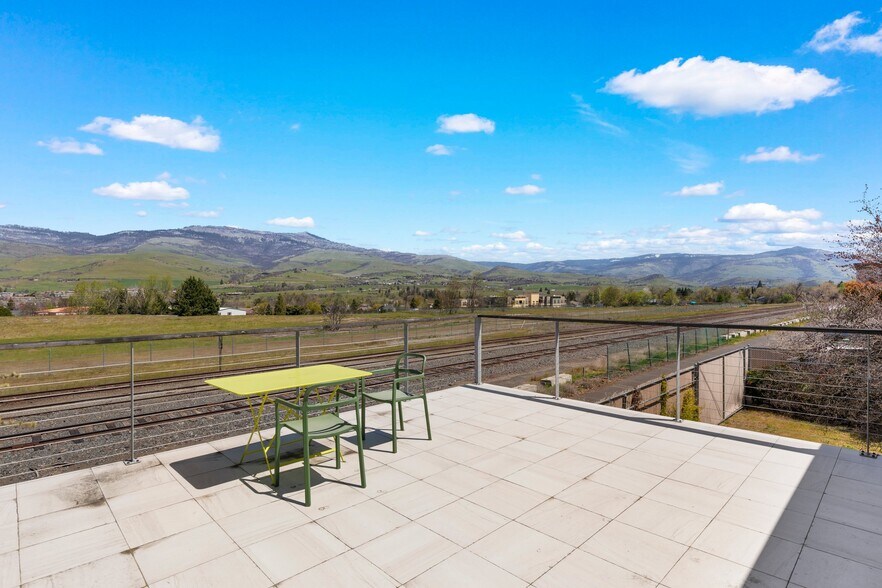 More Photos Of 621-629 A St, Ashland Storefront Retail Residential For Sale