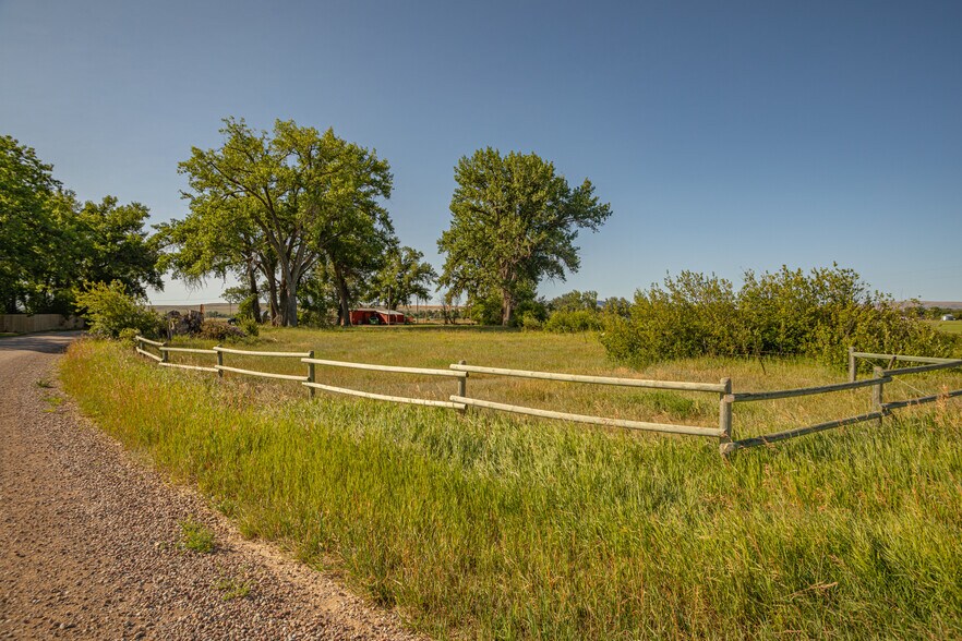 More Photos Of 13899 MT HIGHWAY 200 Hwy, Sun River Bar For Sale
