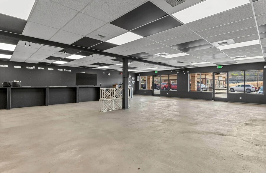 More Photos Of 588 SE Bishop Blvd, Pullman General Retail For Lease