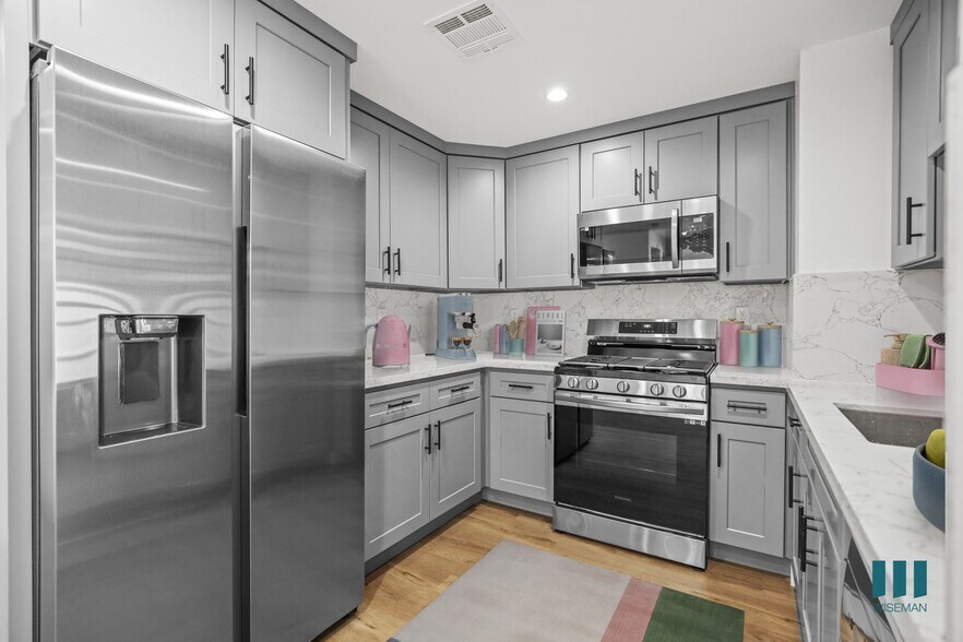 More Photos Of 2001 Penmar Ave, Venice Apartments For Sale
