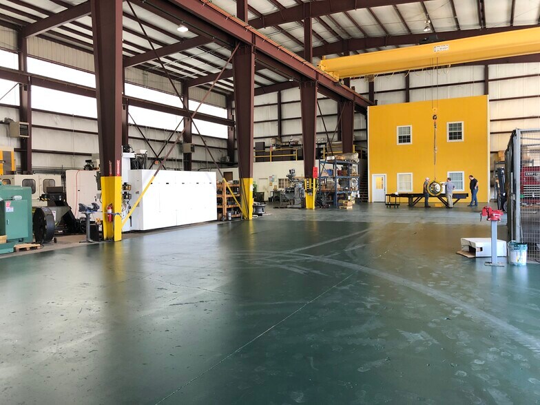 More Photos Of 6935 Brittmoore Rd, Houston Warehouse For Lease