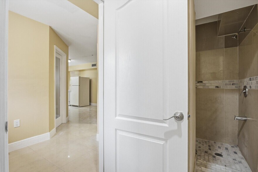 More Photos Of 3240 NW 7th St, Miami Office For Sale