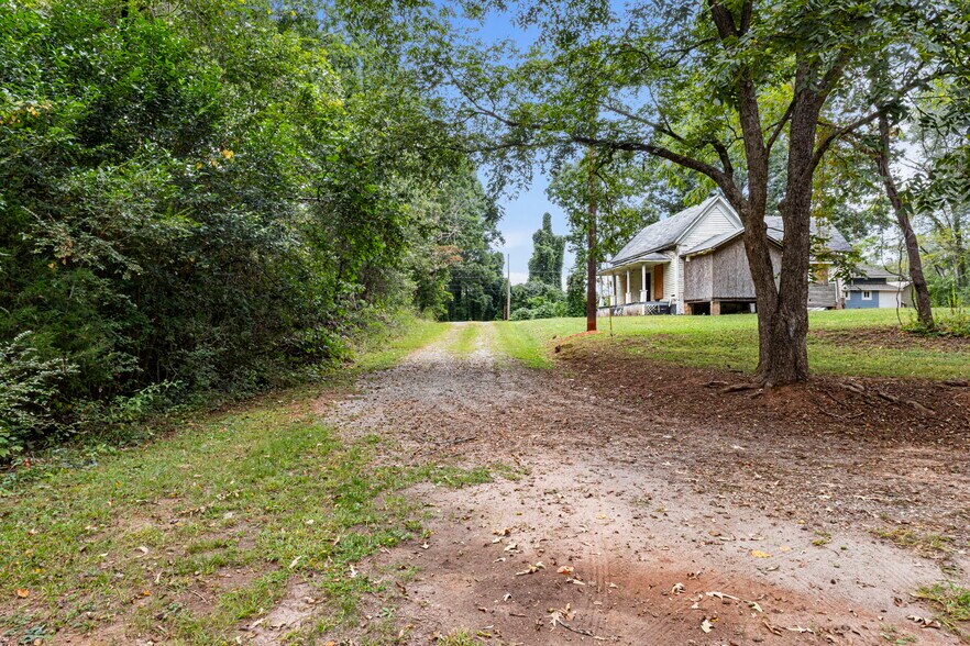 More Photos Of 229 W Liberty St, Forest City Apartments For Sale