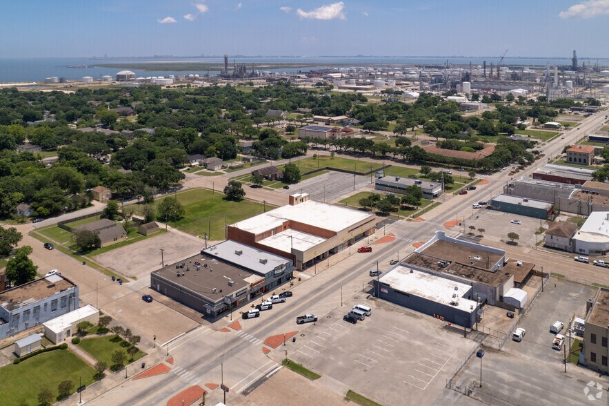 More Photos Of 502-514 6th St N, Texas City General Retail For Sale