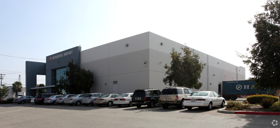 More Photos Of 5866 Smithway St, Commerce Warehouse For Lease