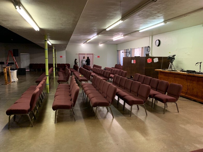 More Photos Of 2541 W Southcross Blvd, San Antonio General Retail For Sale