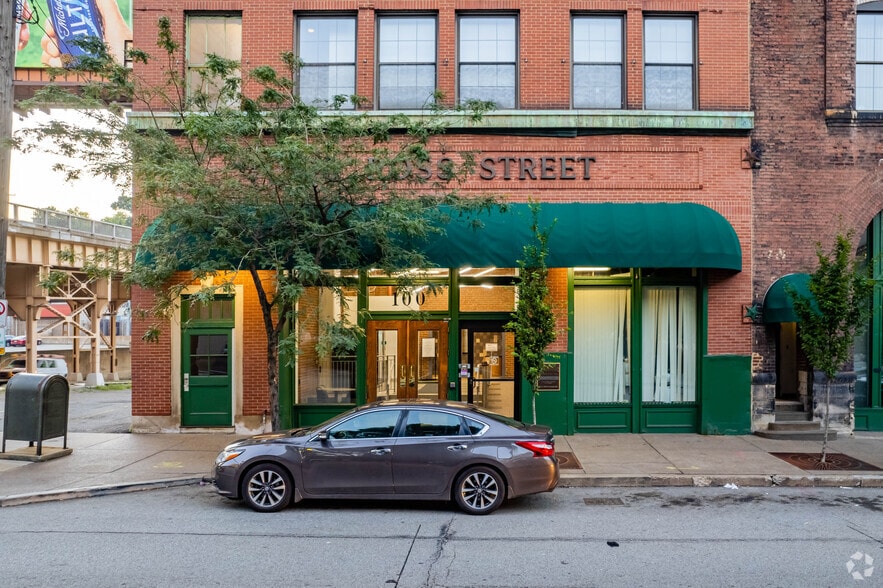 More Photos Of 100 Ross St, Pittsburgh Office For Lease