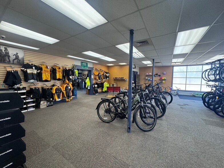 More Photos Of 217 Shaker Rd, East Longmeadow Freestanding For Lease