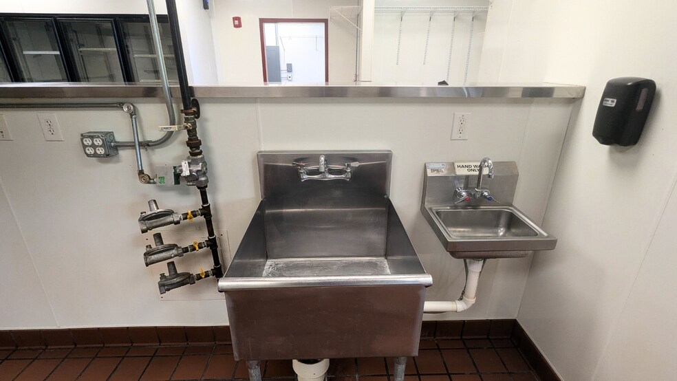 More Photos Of 1285 S College Mall Rd, Bloomington Storefront For Lease