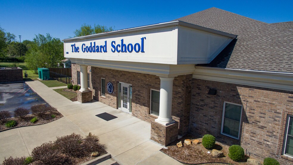 More Photos Of 11302 S Elm St, Jenks Daycare Center For Lease