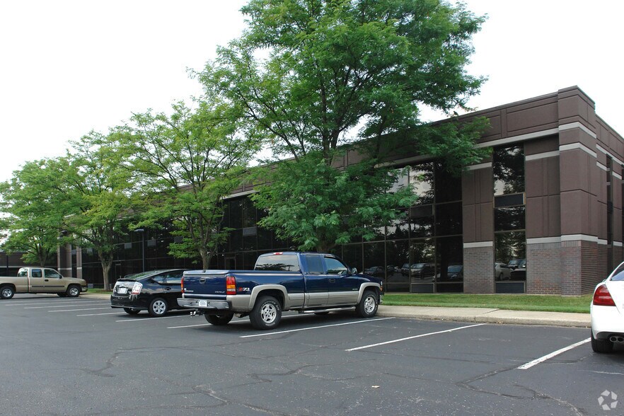 More Photos Of 10170 Linn Station Rd, Louisville Unknown For Lease