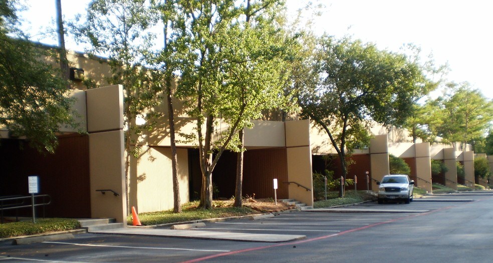 More Photos Of 2407 Timberloch Pl, The Woodlands Light Distribution For Lease