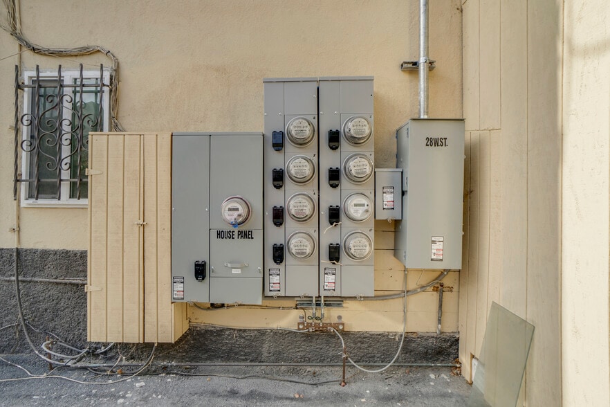 More Photos Of 1143 W 28th St, Los Angeles Multifamily For Sale