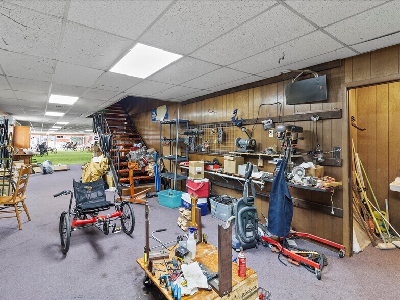 More Photos Of 100 E Broadway St, Lexington Storefront For Sale