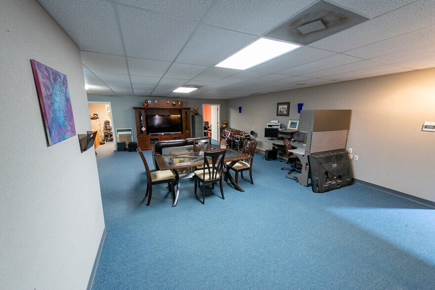 More Photos Of 1211 Lamar St, Sweetwater Flex For Sale