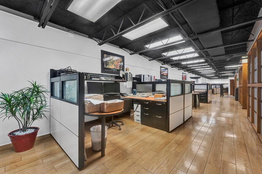 More Photos Of 821 N 21st Ave, Hollywood General Retail For Lease