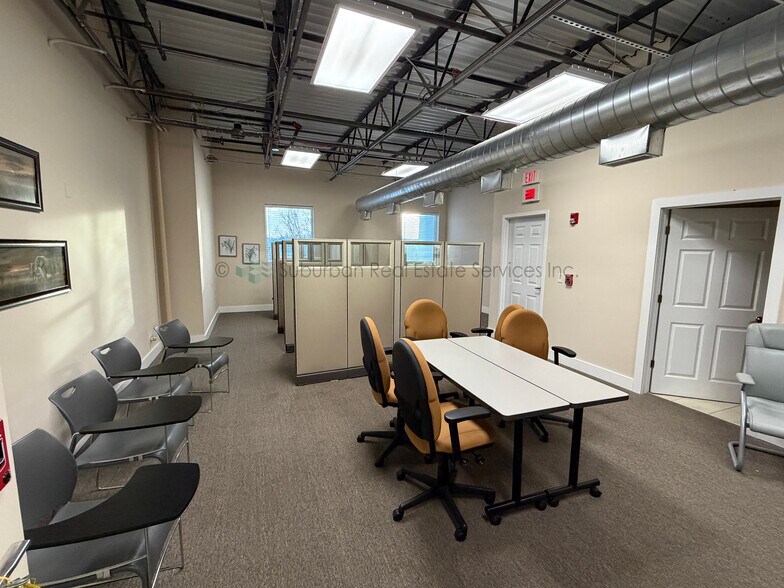 More Photos Of 2600 Beverly Dr, Aurora Light Distribution For Sale