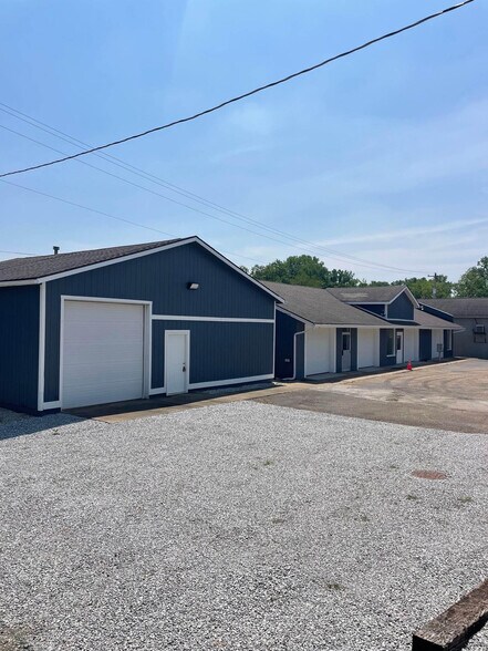 More Photos Of 520 S Prospect Ave, Hartville Flex For Lease