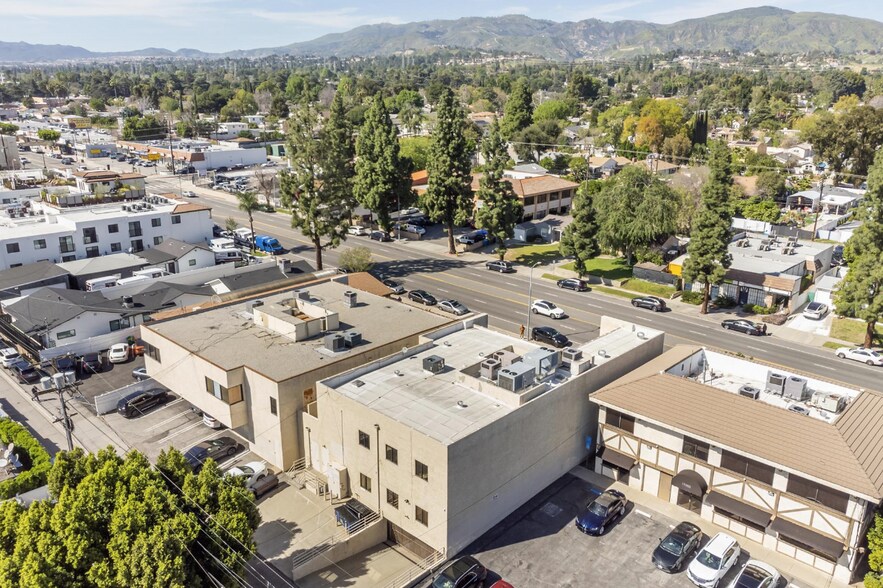 More Photos Of 17408 Chatsworth St, Granada Hills Office For Sale