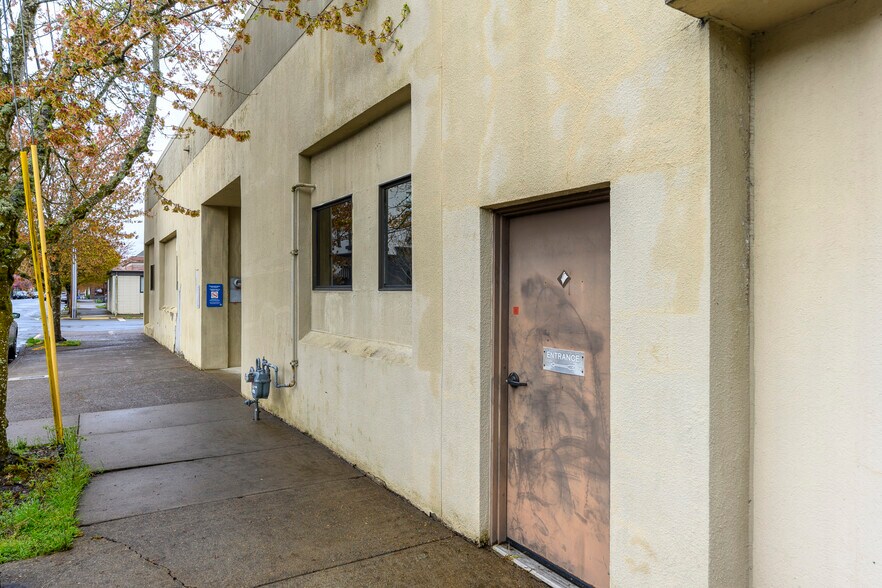 More Photos Of 424 NE Ford St, Mcminnville Office For Sale